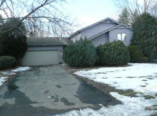 14600 Westcliffe Dr, Burnsville, MN 55306