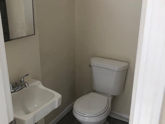 2nd image of 733 Burns St #2R