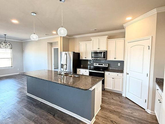 3rd image of 137 Sunlit Grove Dr
