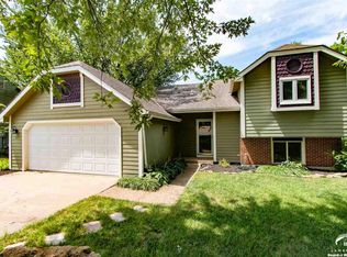 1043 Lakecrest Rd, Lawrence, KS 66049