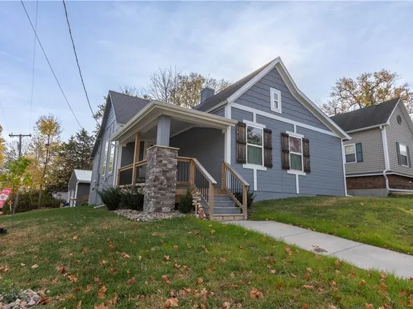 401 Liberty Rd, Smithville, MO 64089