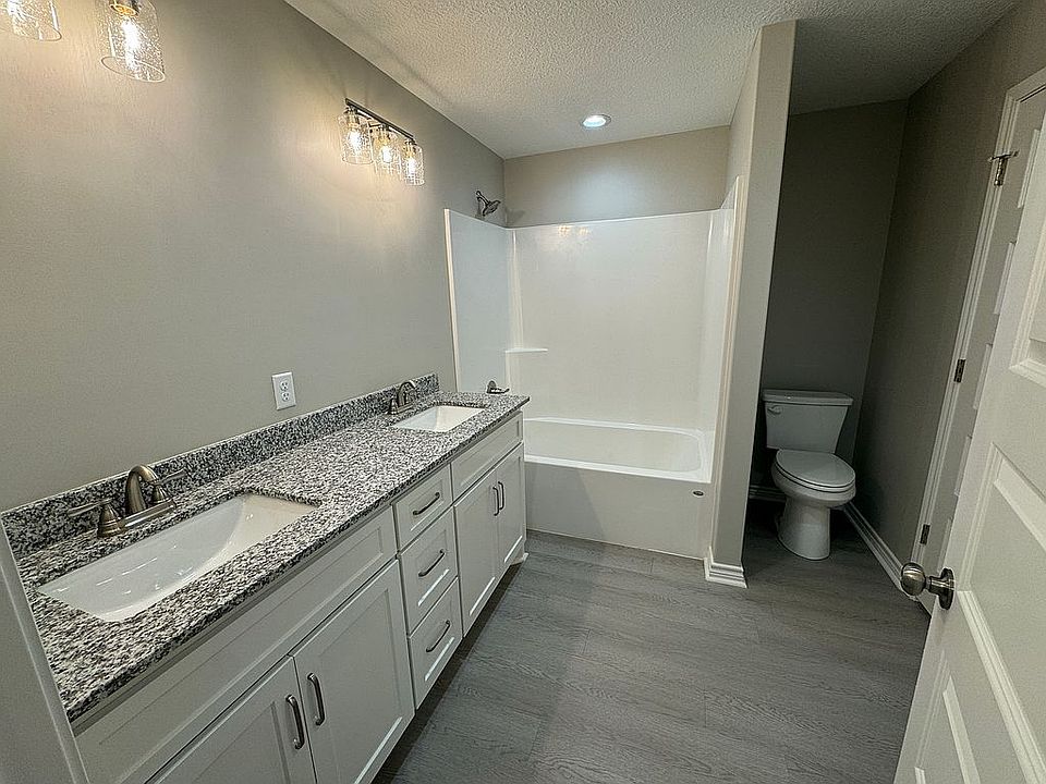 1st image of 407 Mathew St