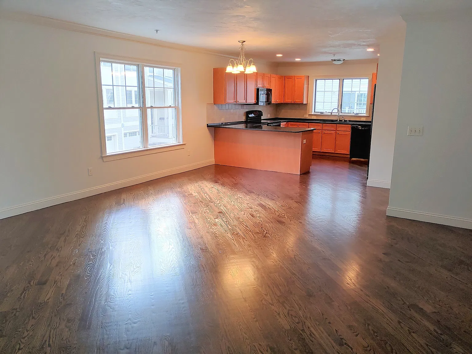 3 bed, 3.5 bath, 2254 sqft, $4,950 — Photo 4