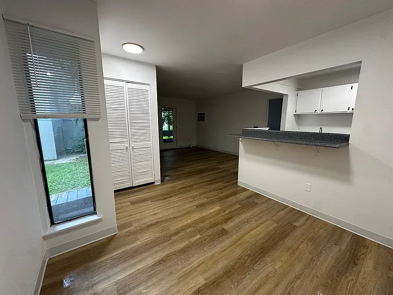 University Park Apartments near Cornell University — Photo 251