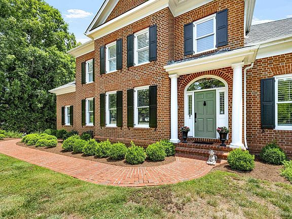 3rd image of 2108 Piper Way