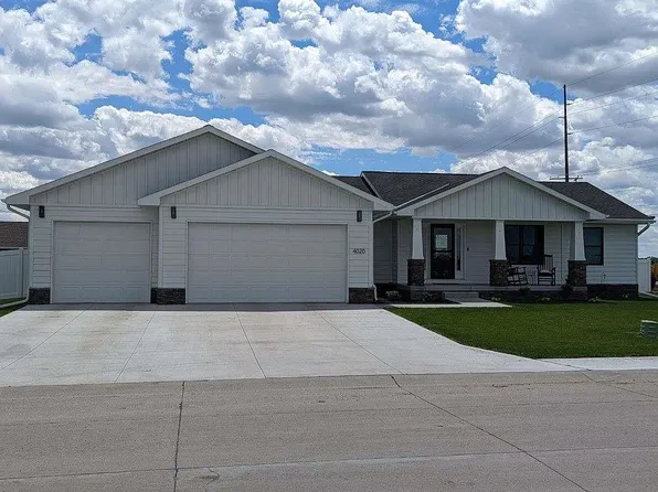 4020 Parkland Estates Ct, North Platte, NE 69101