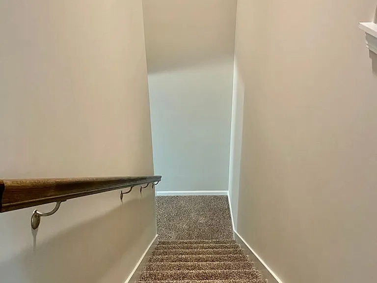 943 Center Rd — Photo 23