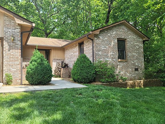 2nd image of 104 Lakeside Dr