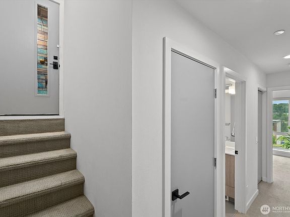 5th image of 3104 SW Avalon Way #G