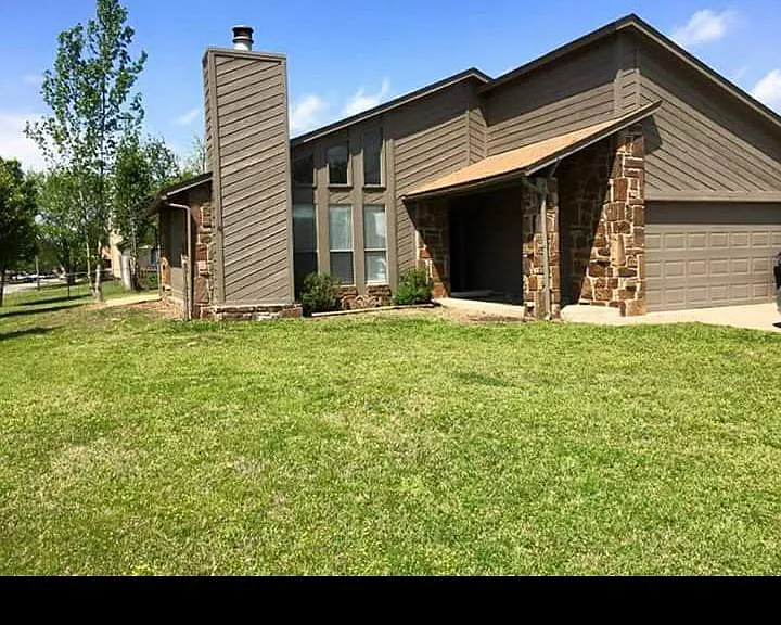 14068 S Poplar Pl — Photo 1