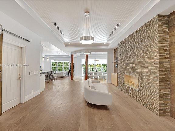 3rd image of 1019 Nandina Dr