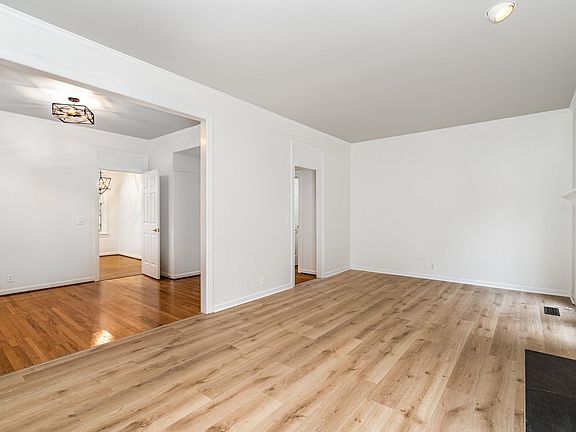5th image of 225 Woodmont Cir