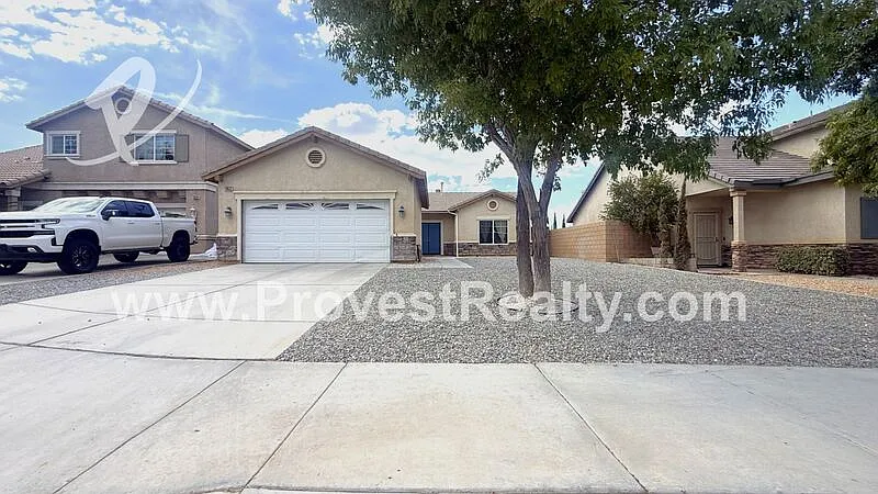 3 bed, 2.0 bath, 1455 sqft, $2,200 — Photo 2