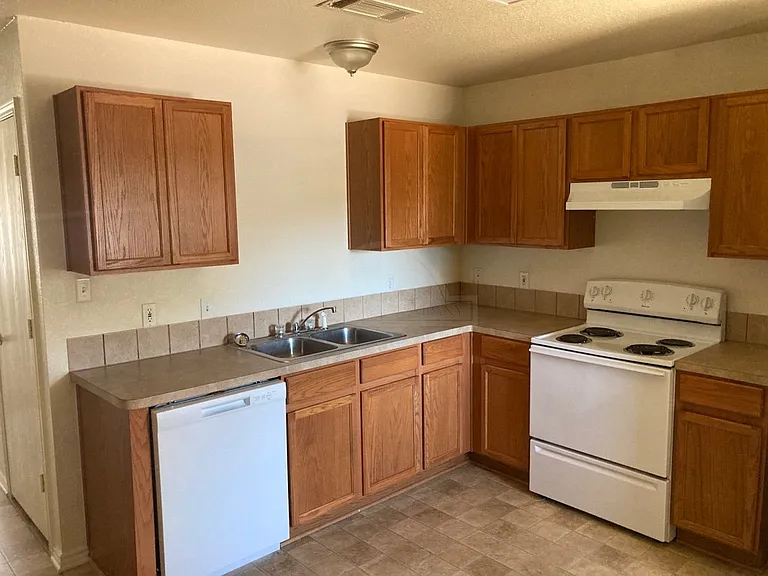 138 Ryan Cir — Photo 8