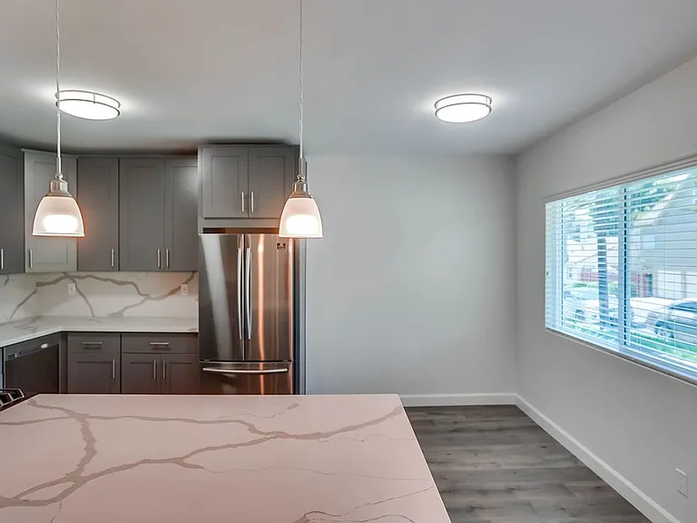 544 Evergreen St — Photo 9