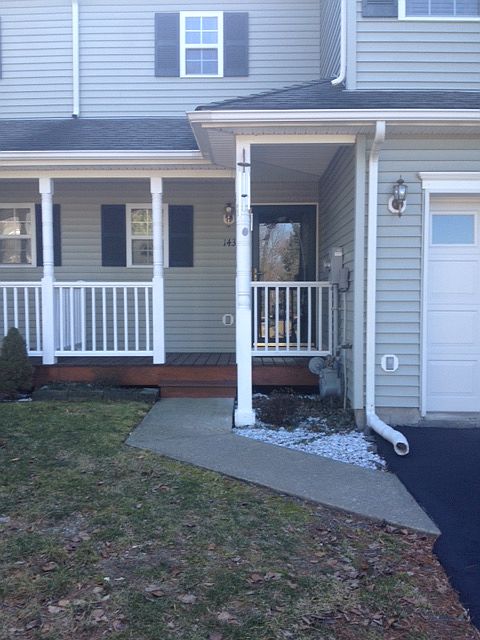 1st image of 143 Pinebrook Dr