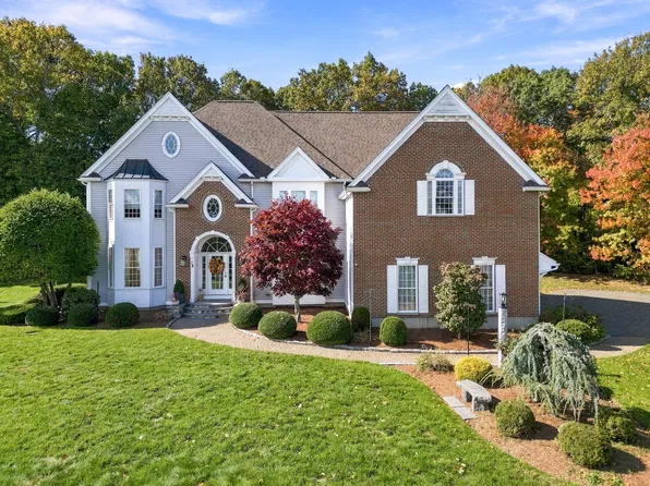 18 Smith Rd, Hopkinton, MA 01748