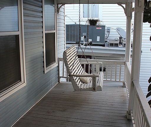 5th image of 906 Sealy St