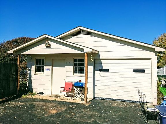 3rd image of 208 Tammy Dr