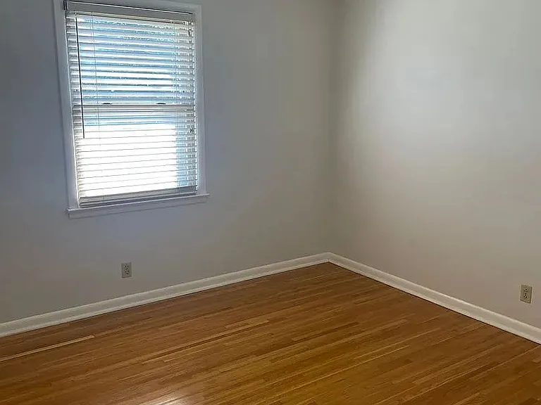 619 Lynnwood Way — Photo 8