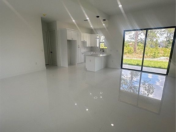 5th image of 406 Irving Ave