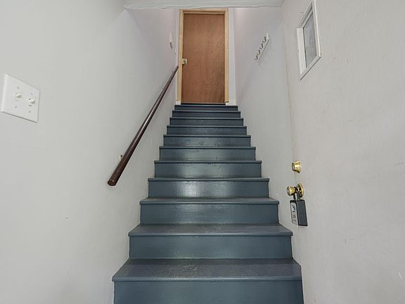 4th image of 131 Captain Ave APT 4