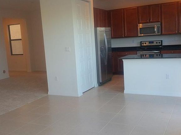 2nd image of 645 NE 191st Ter