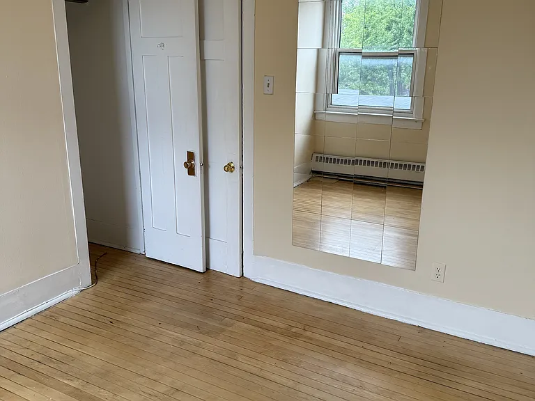 355 Elgin St #C — Photo 10