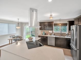 2150 Mapesbury Dr, West Bloomfield, MI 48324