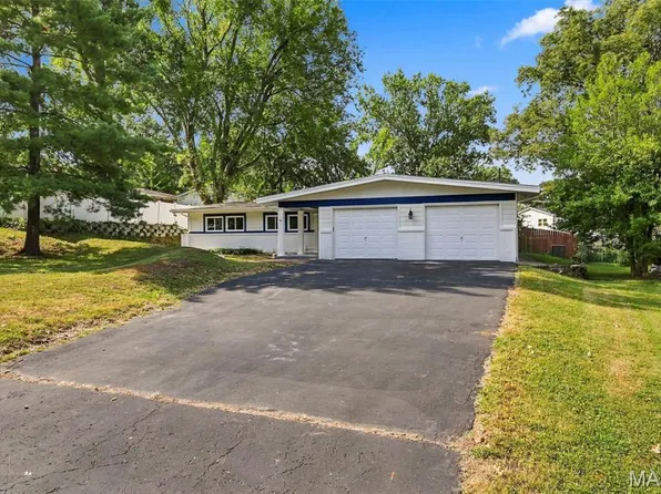 10 Montauk Dr, Saint Louis, MO 63146