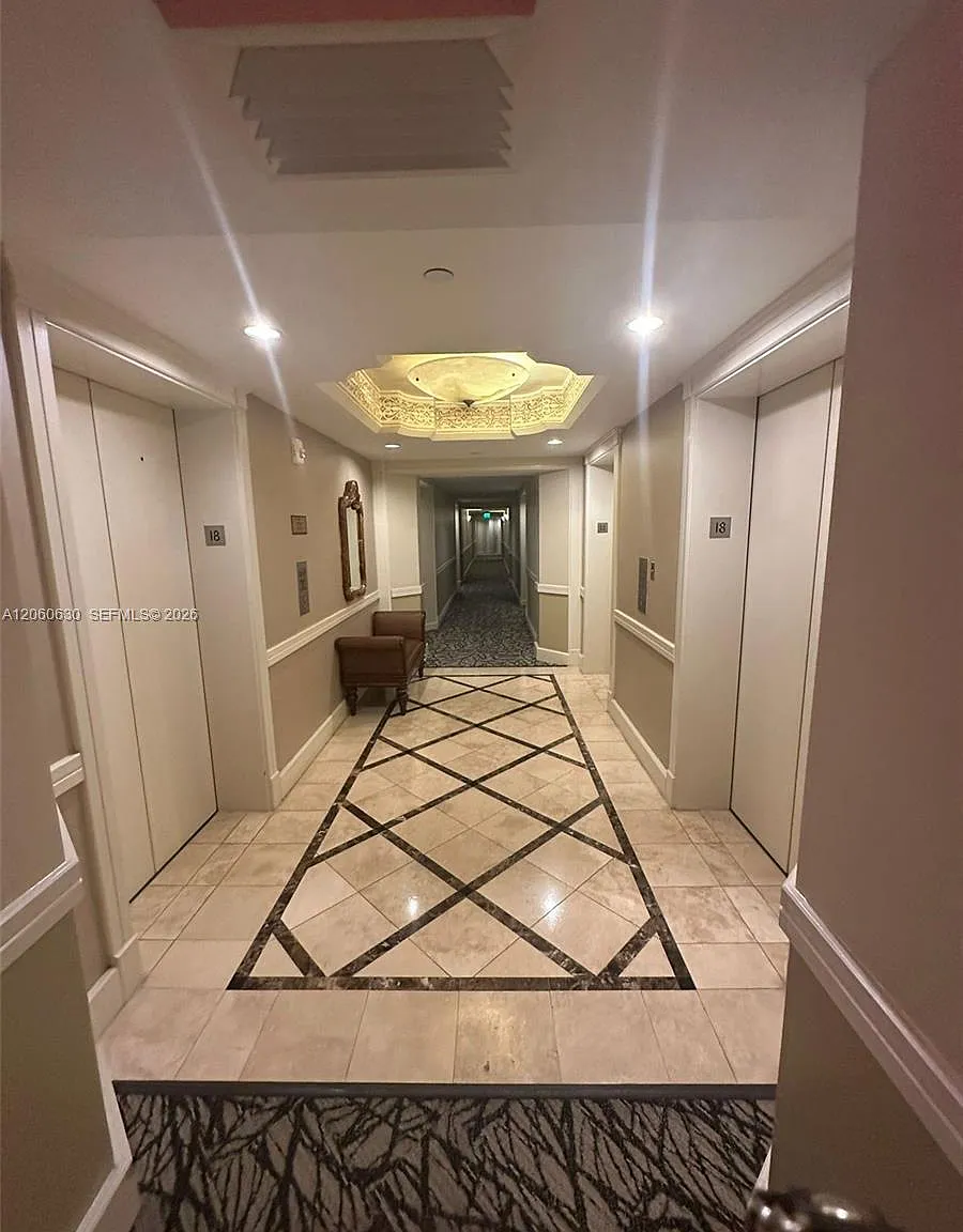 Courvoisier Courts Condo — Photo 3
