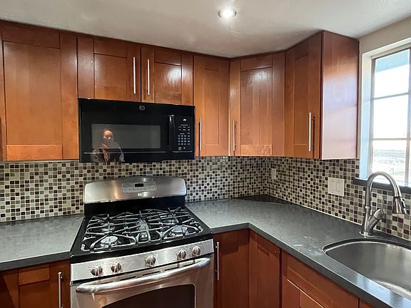 5th image of 16331 Cornuta Ave