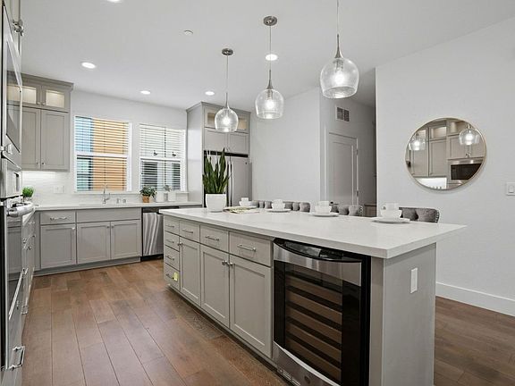 5th image of 24 Avondale Ave