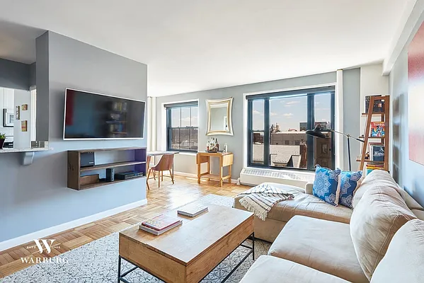 Sold by Warburg | media 9