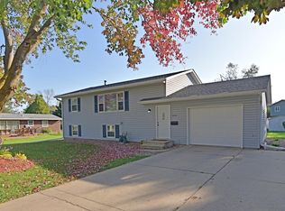 2304 S 6th St, Marshalltown, IA 50158