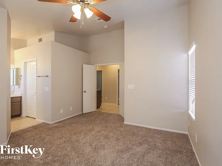 4912 Breezy Day Dr — Photo 8