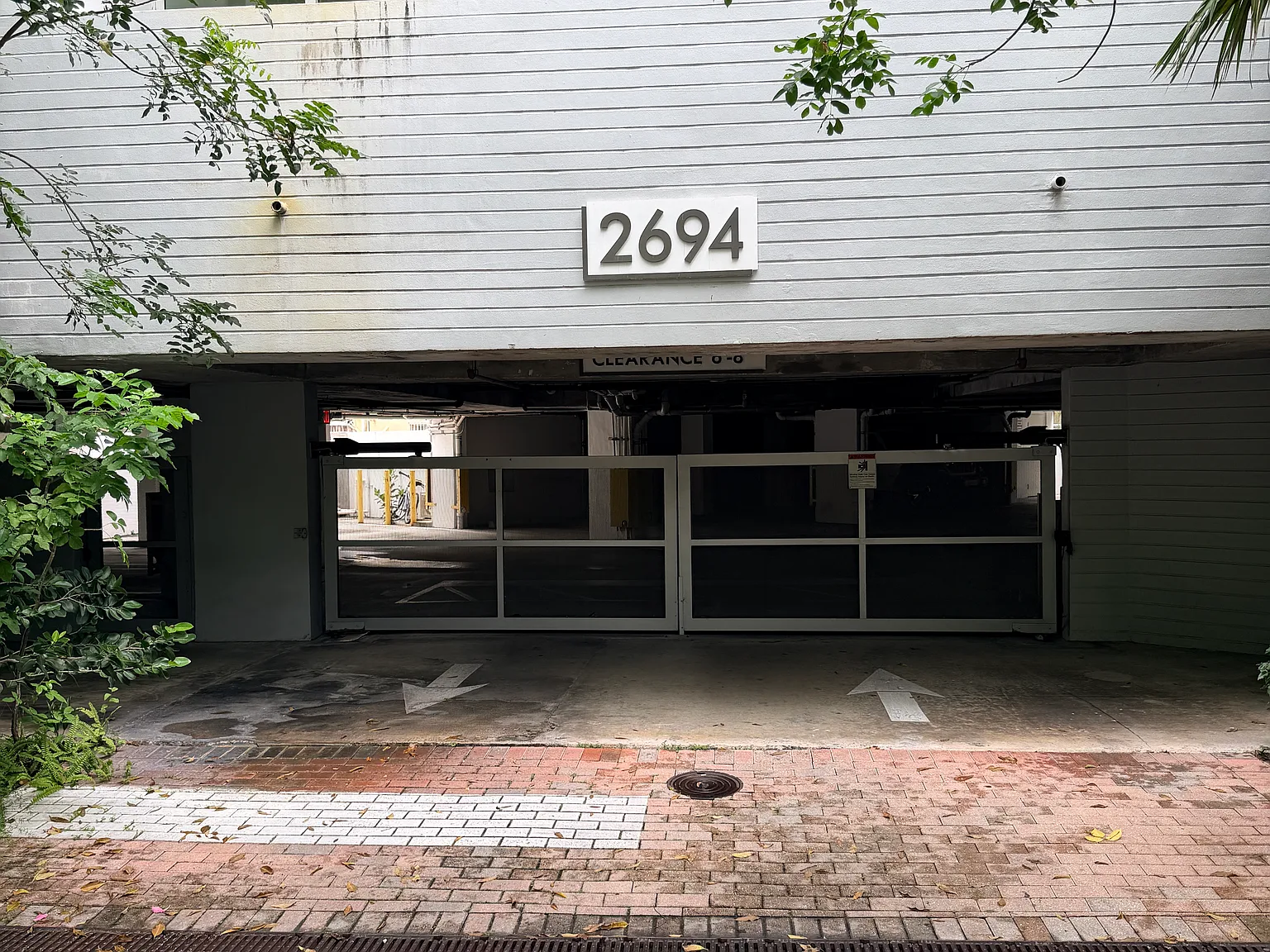 Studio, 900 sqft, $2,600 — Photo 3