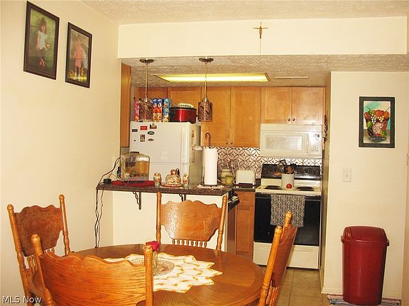 4th image of 2060 Orchard Ln #2062