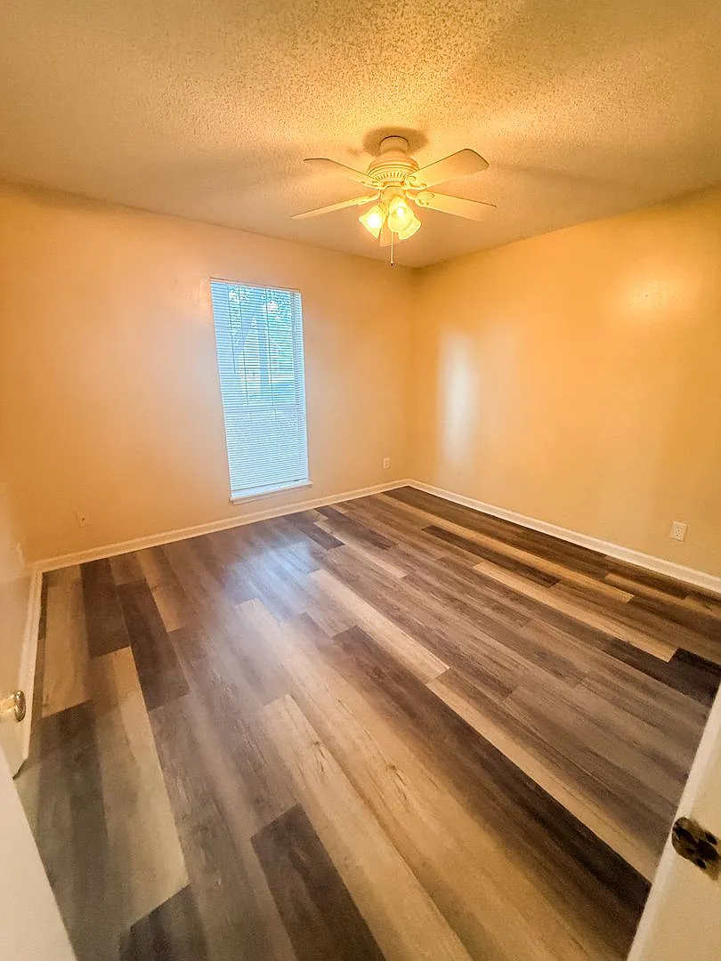 323 Jennifer Circle, Valdosta, 3BR/2BA — Photo 4