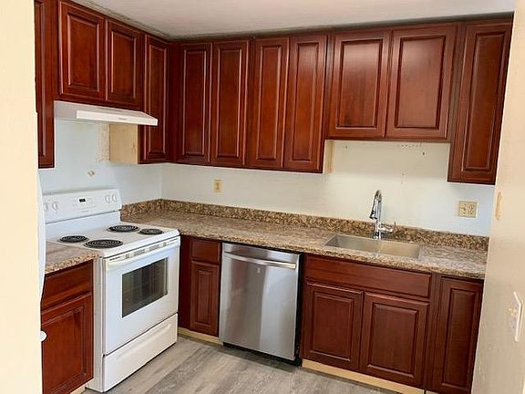 2nd image of 1055 N Capitol Ave APT 26