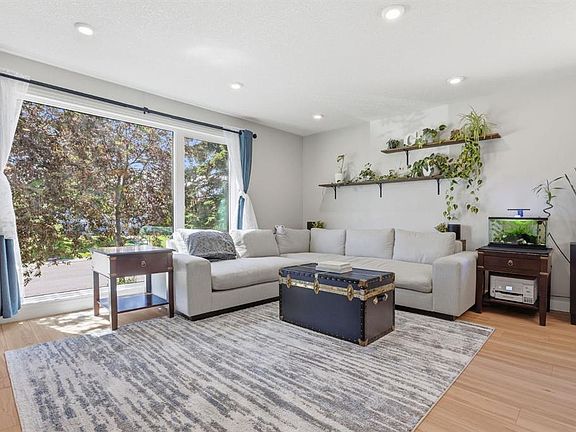 3rd image of 312 S Penworth Way SE