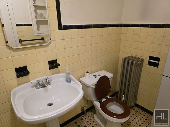 5th image of 4215 Atlantic Ave APT 5