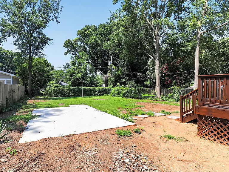 305 Sylvania Ave — Photo 17