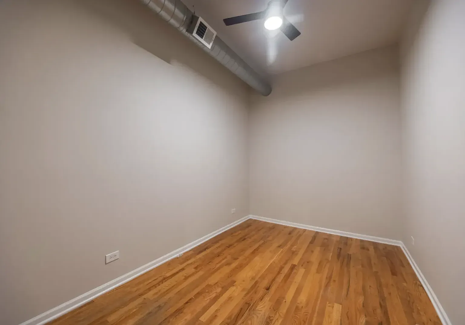 1541 N Milwaukee Ave — Photo 1