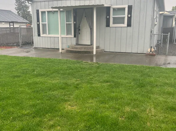 5271 Table Rock Rd, Central Point, OR 97502