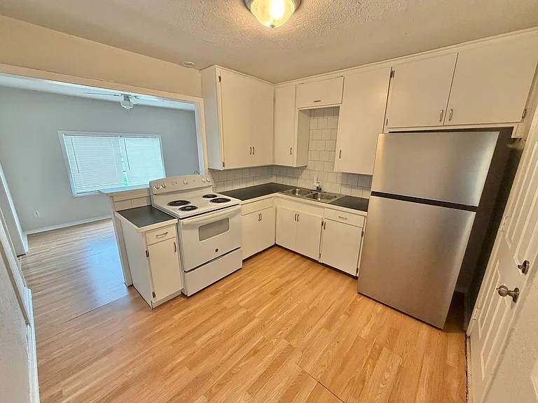 3212 NE 15th St — Photo 14
