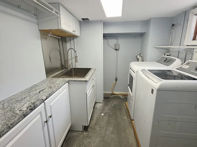 569 W 7th Ave #1A — Photo 4