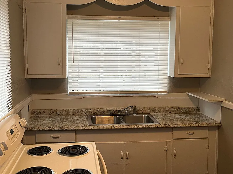 922 Harbison Dr — Photo 6