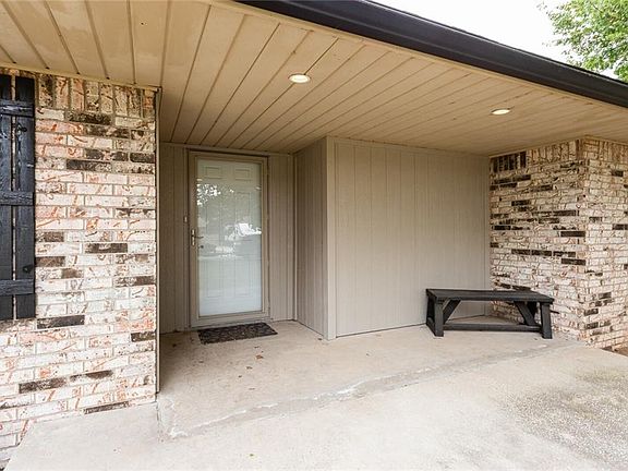 4th image of 1424 N Valley View Dr