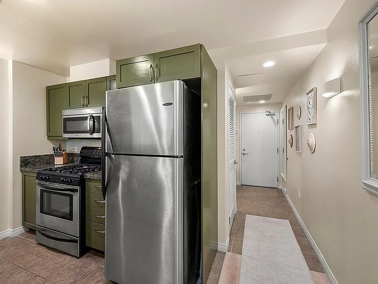 530 K St #408 — Photo 11
